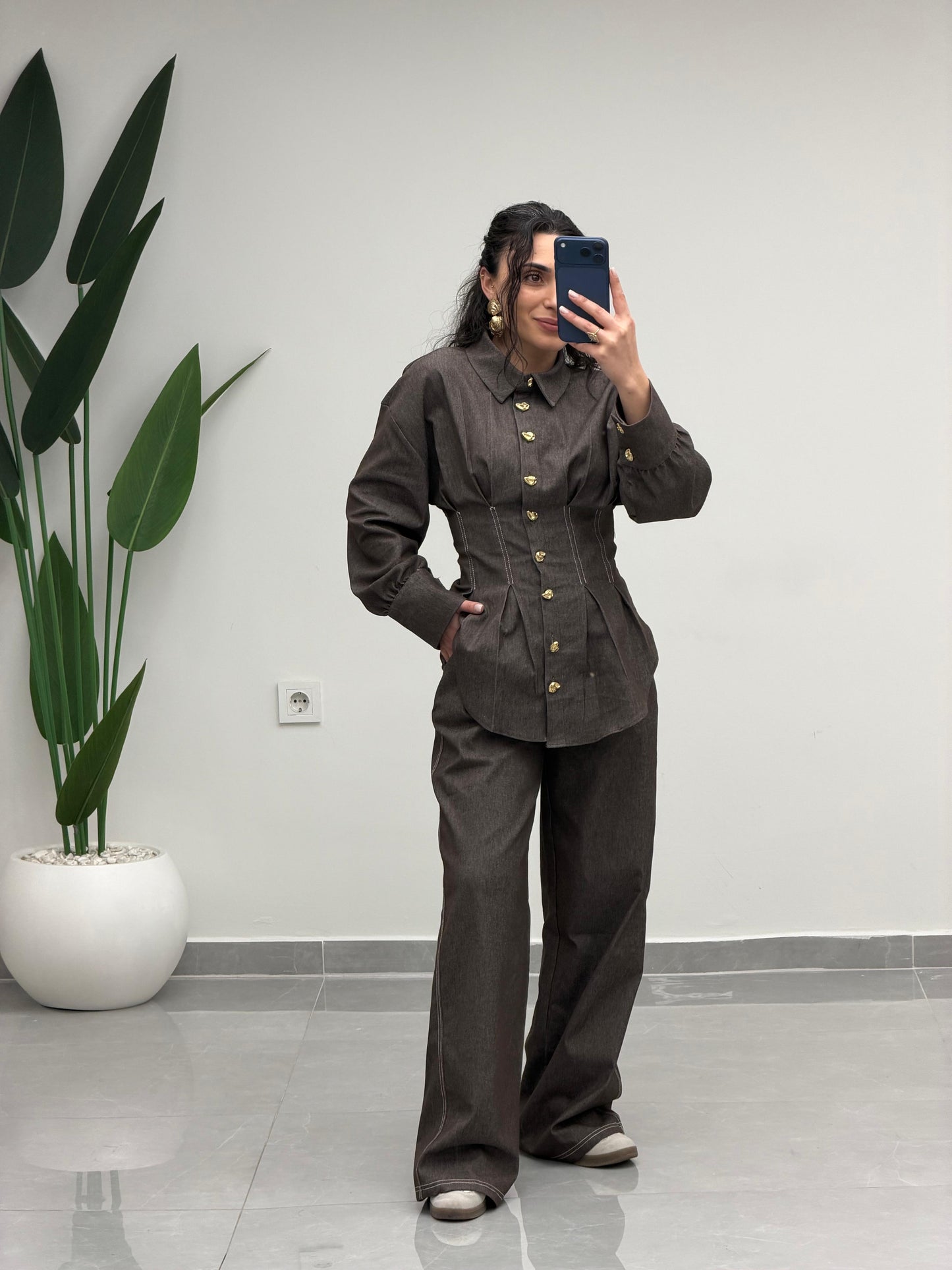 Gold Düğmeli Pileli Takım Kahve