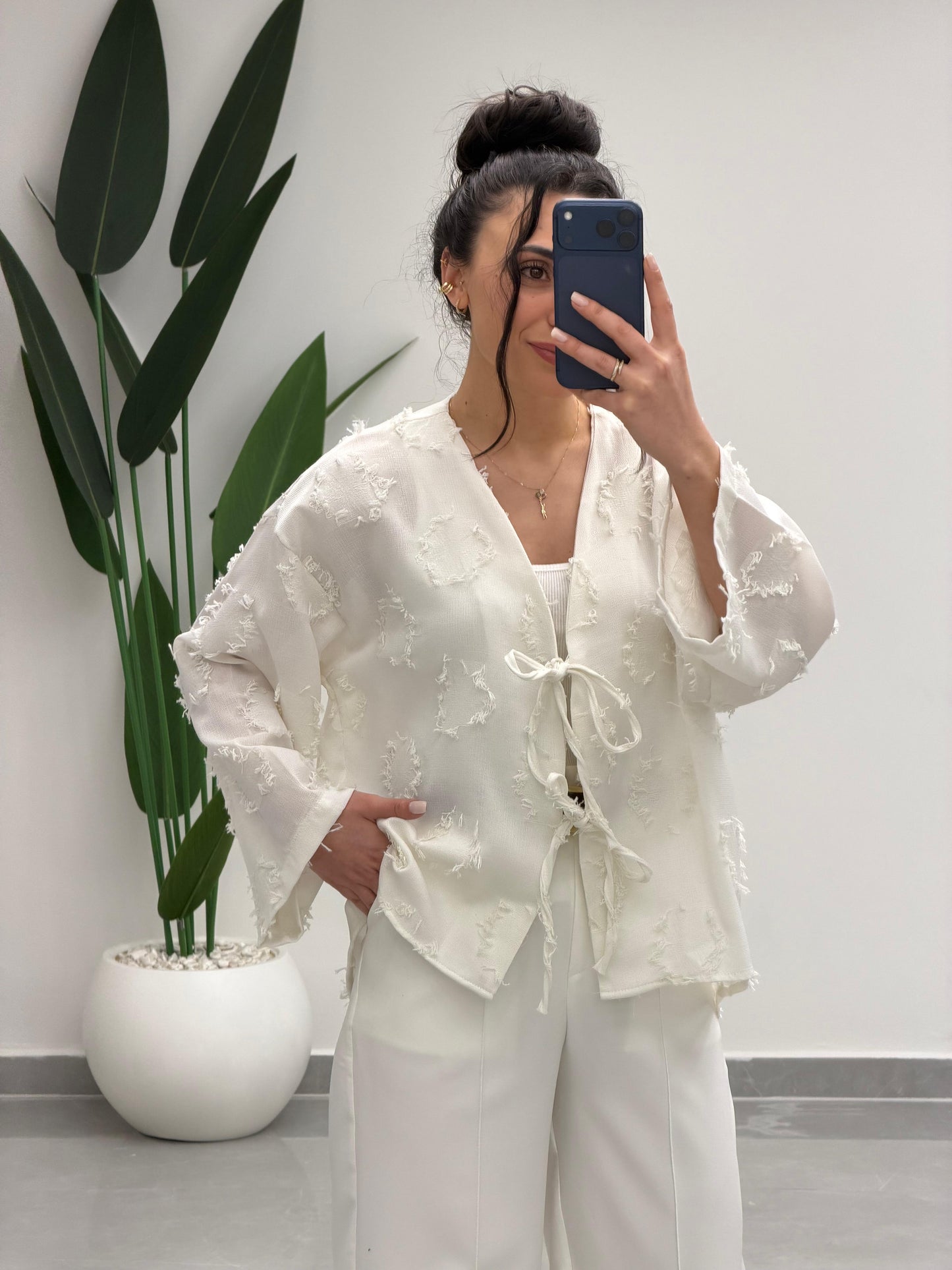 Püskül Detay Bağlamalı Gömlek Beyaz