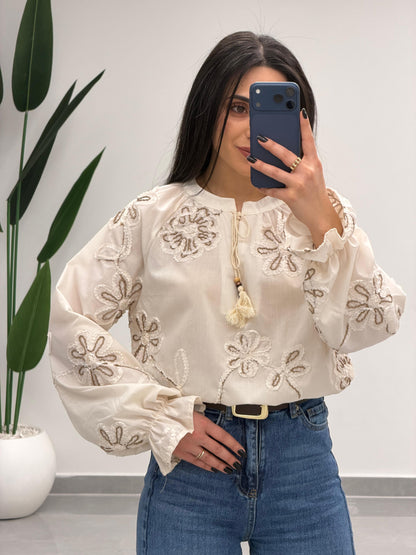 Püsküllü Nakış İşlemeli Bluz