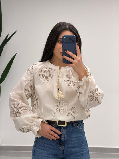 Püsküllü Nakış İşlemeli Bluz