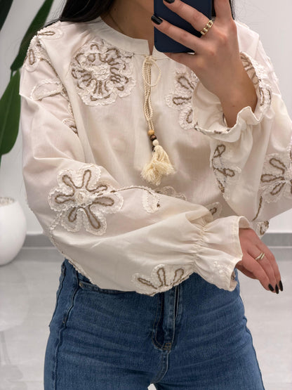 Püsküllü Nakış İşlemeli Bluz