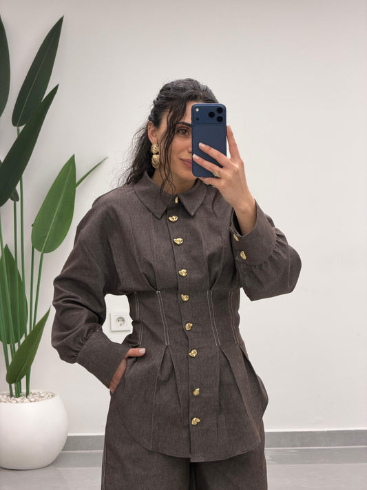 Gold Düğmeli Pileli Takım Kahve