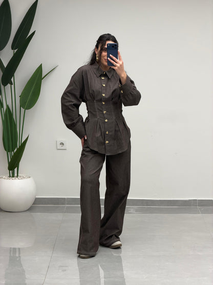 Gold Düğmeli Pileli Takım Kahve