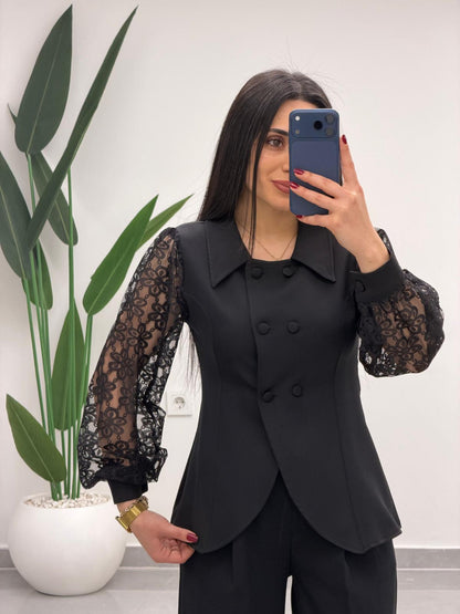 Kolları Çiçek Detaylı Bluz