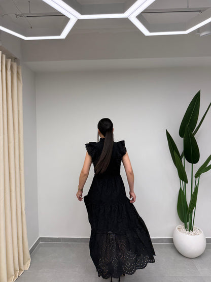 Kolsuz Fırfır ve Düğme Detaylı Beli Bağcıklı Fistolu Elbise Siyah