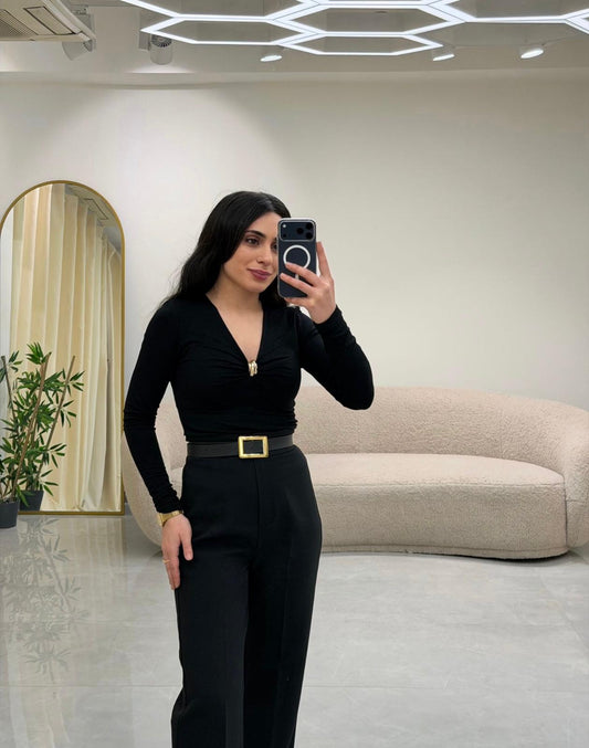 V Yaka Broş Detaylı Bluz Siyah