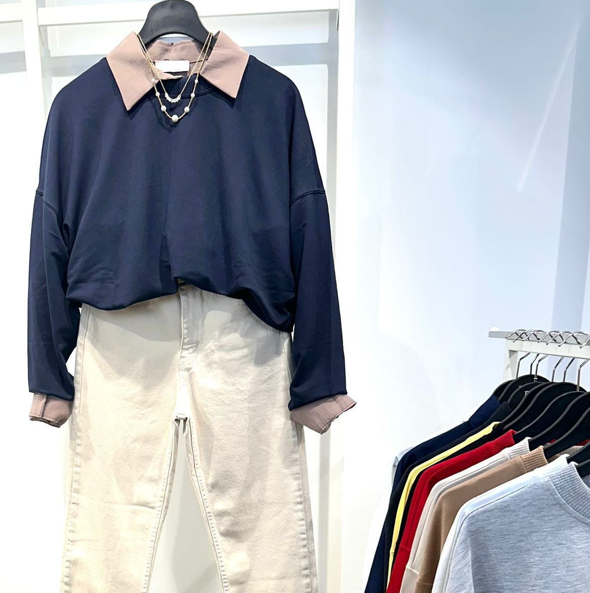 BİSİKLET YAKA YIRTMAÇLI SWEATSHİRT