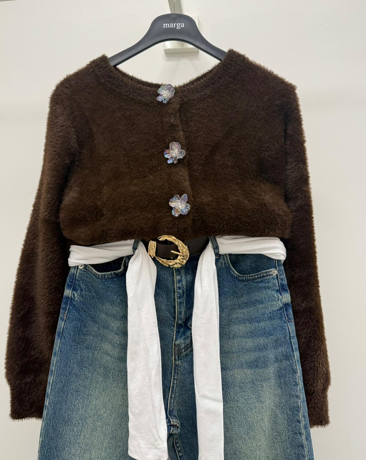 Gül Düğme Detaylı Peluş Buklet Hırka