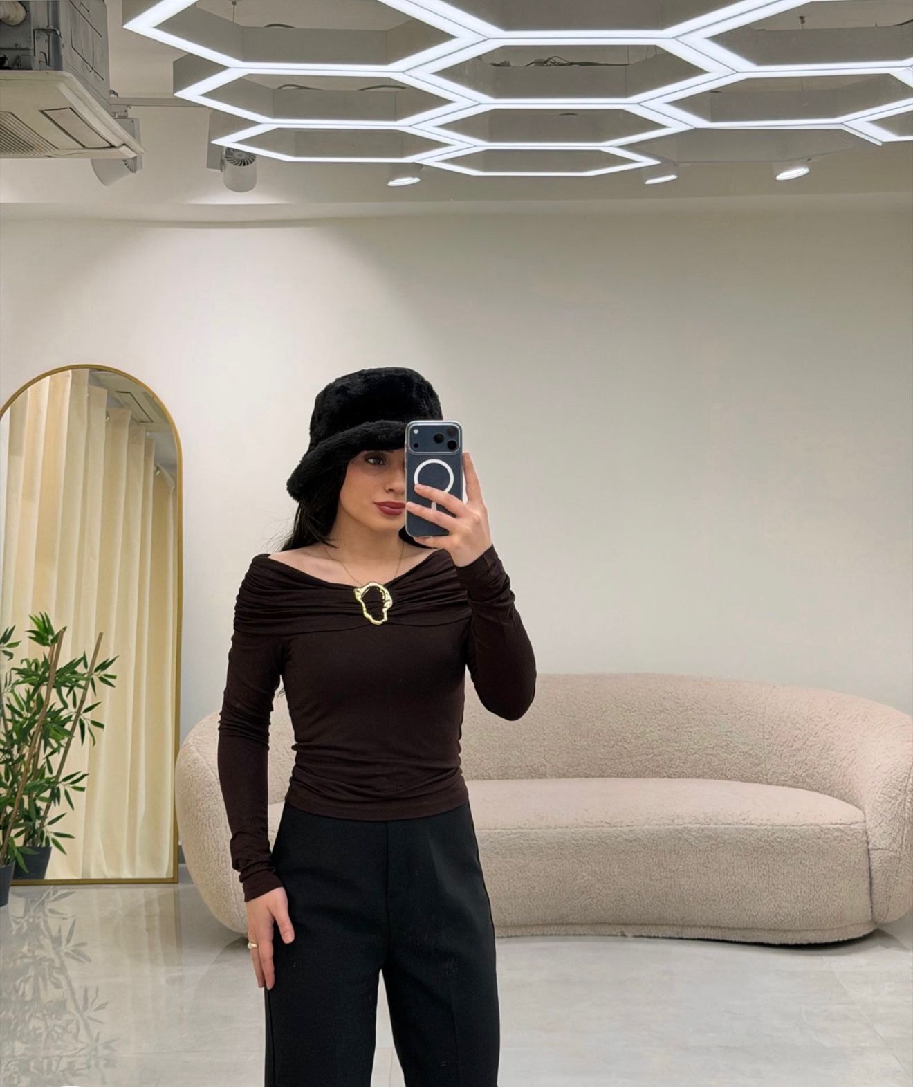 Madonna Yaka Tokalı Bluz Kahve